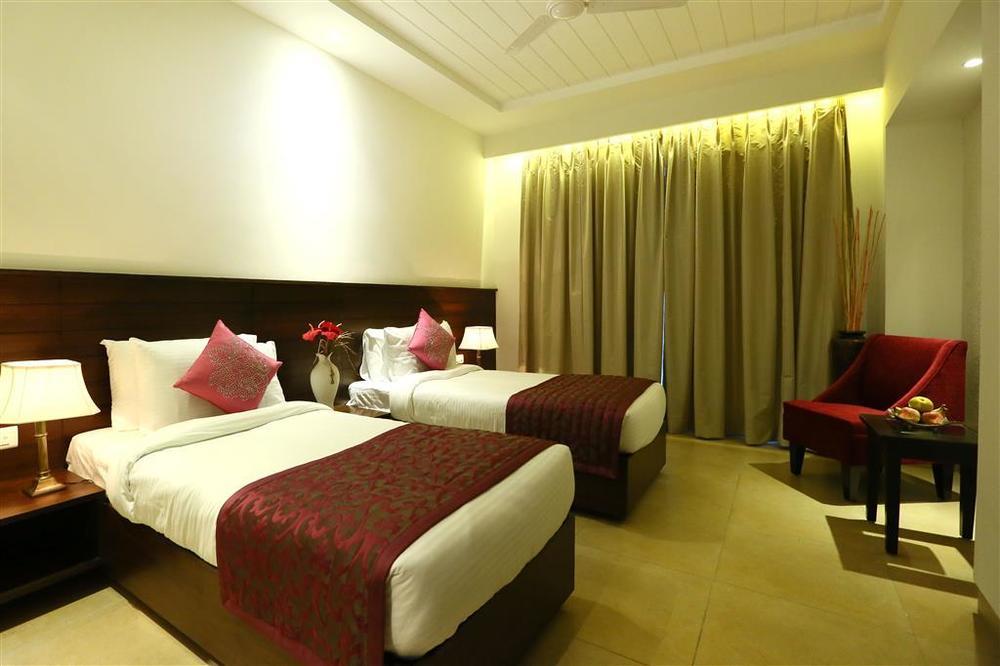 Best Western Country Woods Ambala Room photo